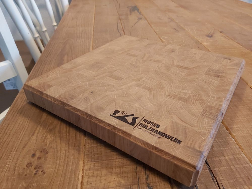 Massivholz-Schneidebrett mit Brandzeichen von Moser Holzhandwerk