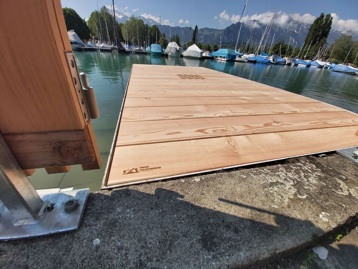 Holzterrasse am See